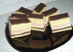 Egyszerű sütemény színesen
