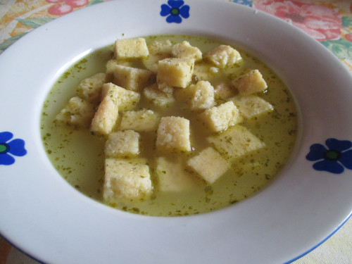 Tárkonyos grízkockaleves