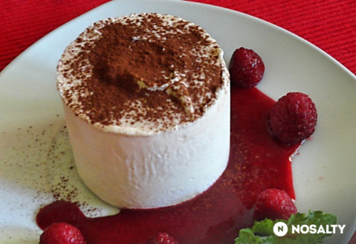 Mascarpone parfé málnaszósszal