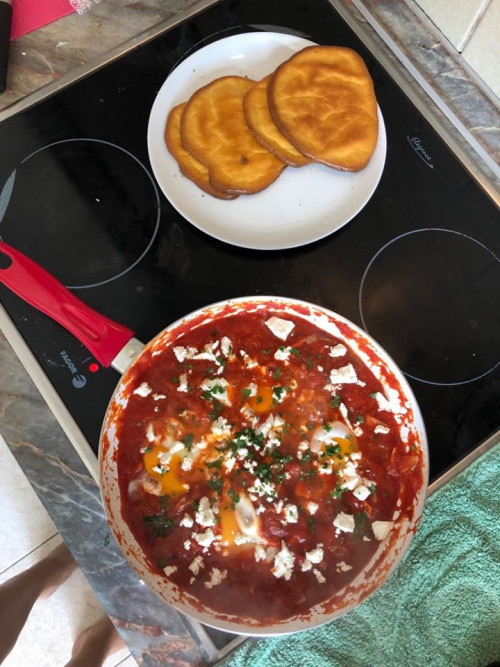 Shakshuka, keto kenyérrel