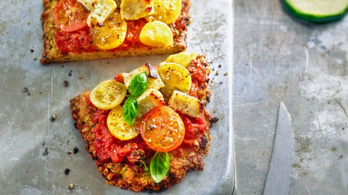 Pizza mit Zucchiniboden