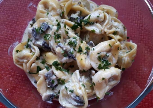 Tortellini tejszínes gombamártással