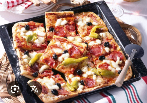 Pizza mit Salami, Oliven, Champignons(für Limone)