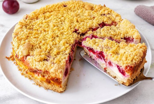 Pflaumen(torte) mit Pudding und Streuseln